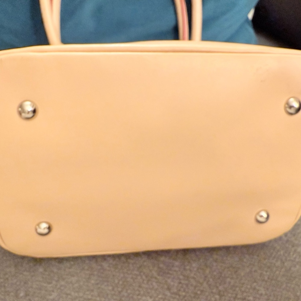 Tignanello Handbag Bone & Tan Leather Red Piping Metal Feet Like New - Picture 4 of 9